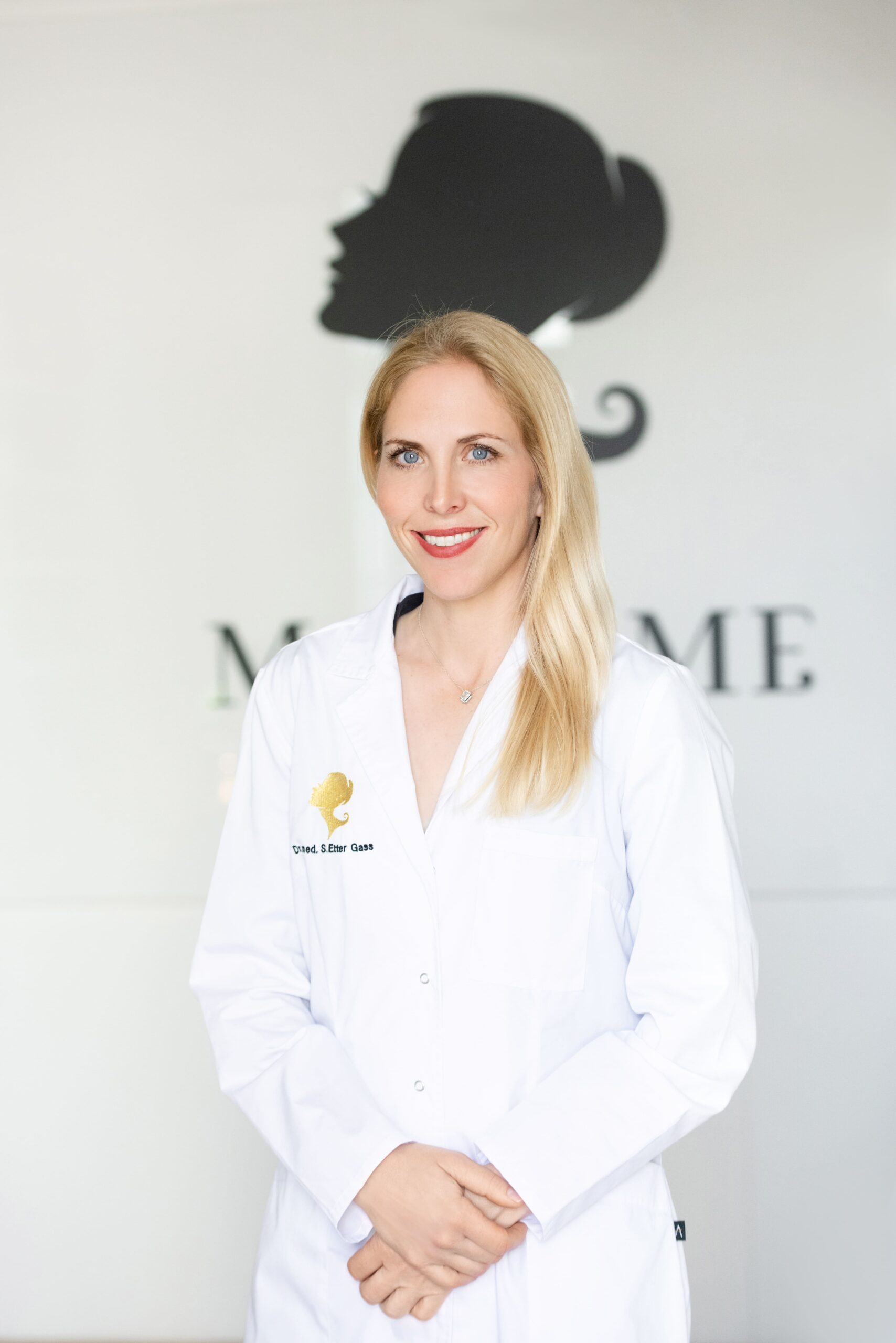 Beratung im Madame Beauty Institut Bern zu Make-up bei geröteter Haut