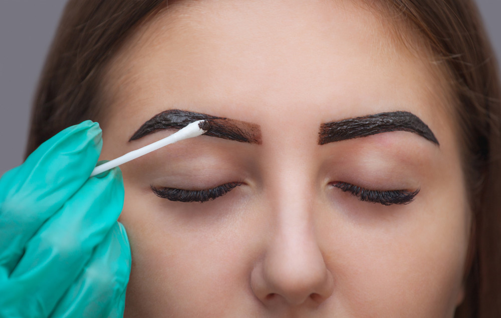 Augenbrauen und Wimpern färben in Bern – Madame Beauty Institut, Spitalgasse 36